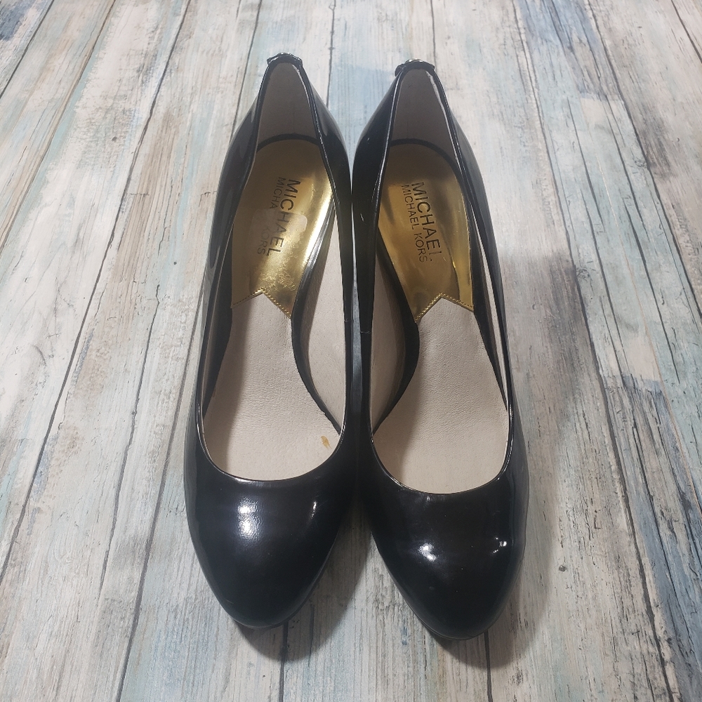 Michael kors Patent leather Heels. - Picture 2 of 10